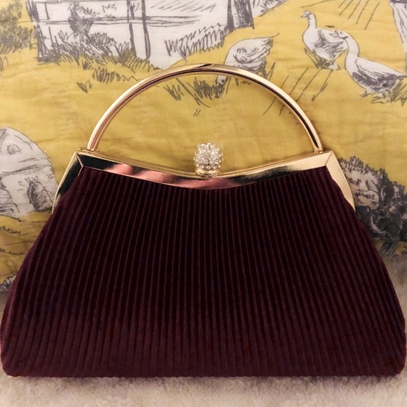 Elegant Burgundy and Gold Evening Purse - Picture 2 of 11